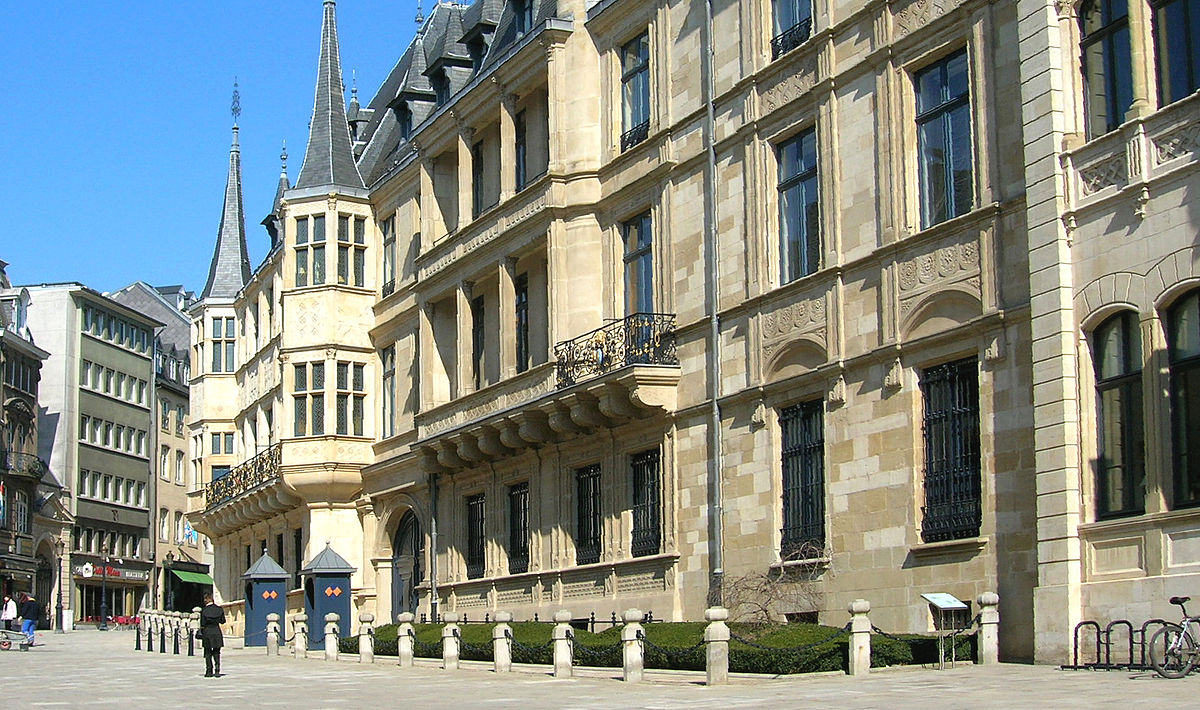 1200px-Grand_Ducal_Palace,_Luxembourg_1.jpg